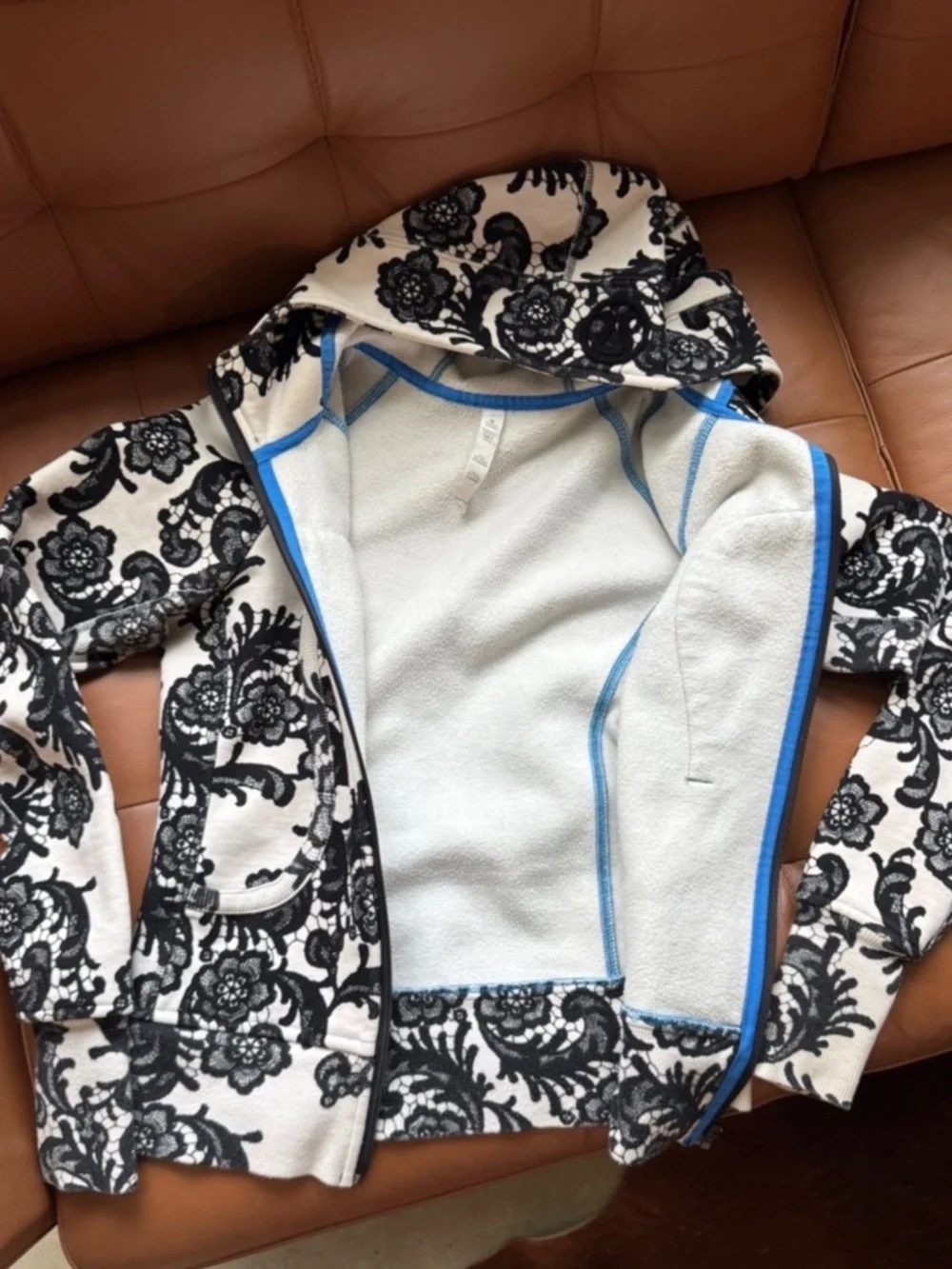 Lululemon Scuba stretch 4 Laceoflage Polar White